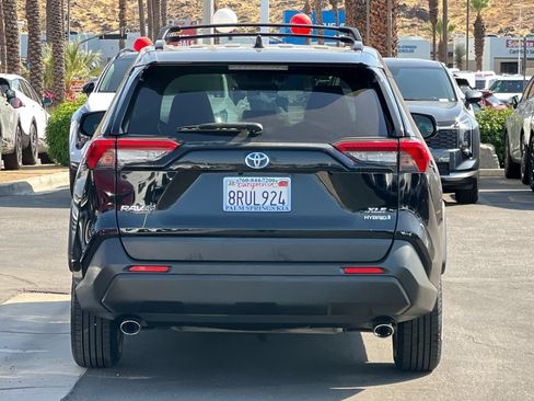 Used 2020 Toyota RAV4 XLE w/ All Weather Liner Package AWD/4WD image 4