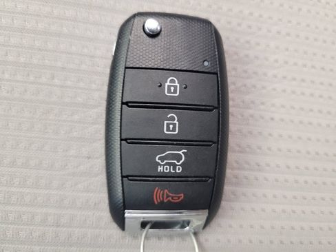 Used 2020 Kia Sedona L FWD image 32