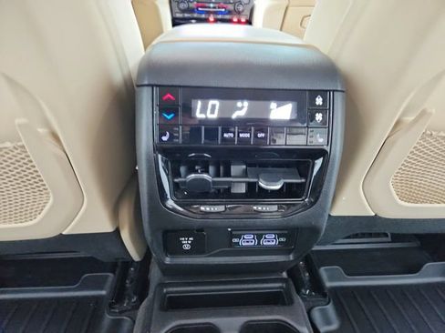 Used 2021 Jeep Grand Cherokee L Limited AWD/4WD image 36