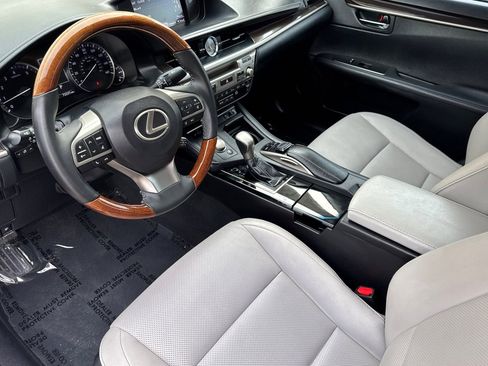 Used 2018 Lexus ES 350 w/ Navigation System Package image 9