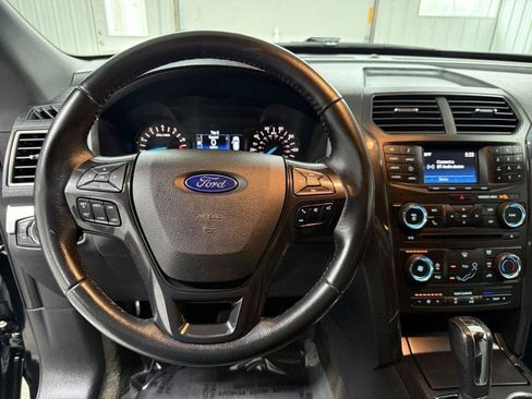 Used 2017 Ford Explorer XLT AWD/4WD image 16