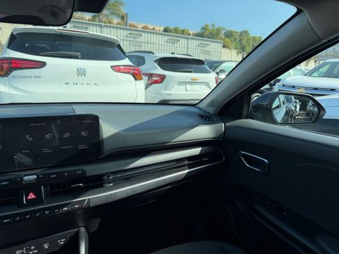 Used 2025 Kia K4 LXS image 34