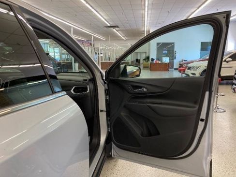 Used 2018 Chevrolet Equinox LT image 30