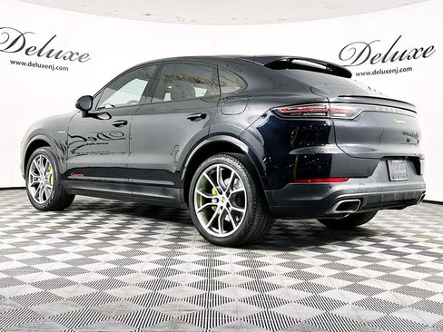 Used 2022 Porsche Cayenne E-Hybrid Coupe image 4