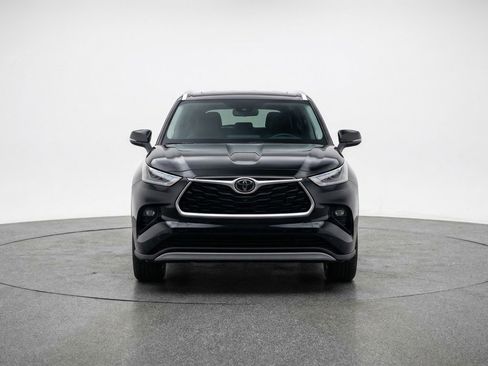 Used 2025 Toyota Highlander XSE image 2