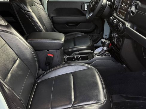 Used 2023 Jeep Wrangler Unlimited Sahara w/ Cold Weather Group AWD/4WD image 34