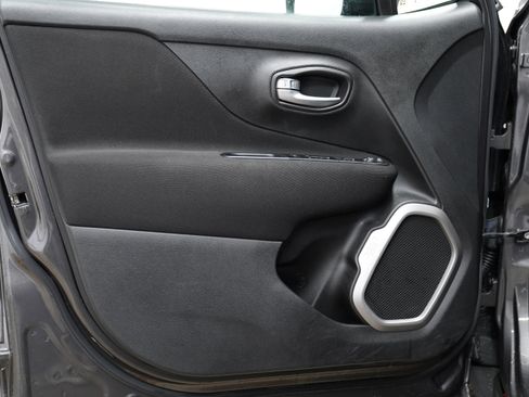 Used 2021 Jeep Renegade Latitude image 16