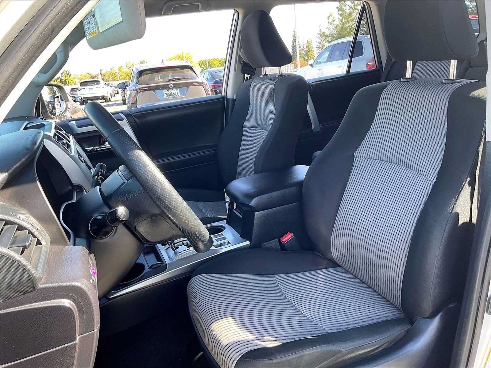 Used 2016 Toyota 4Runner SR5 AWD/4WD image 28