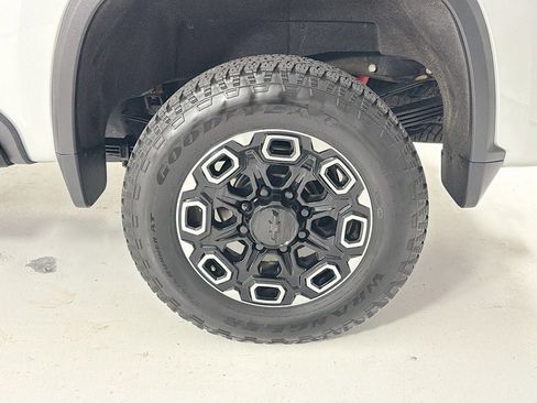 Used 2022 Chevrolet Silverado 3500 High Country image 34