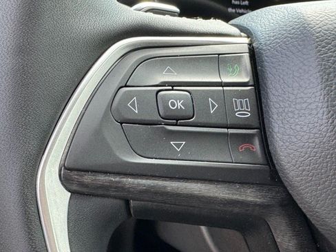 Used 2025 Jeep Grand Cherokee Limited AWD/4WD image 19