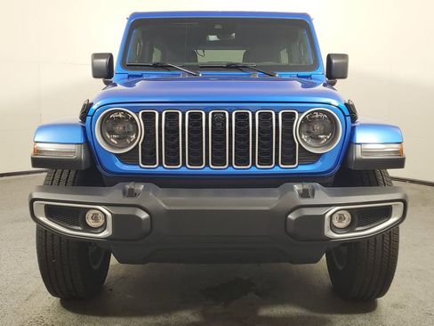 Used 2025 Jeep Wrangler Sahara image 2