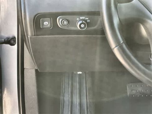 Used 2019 Buick Enclave Essence image 29