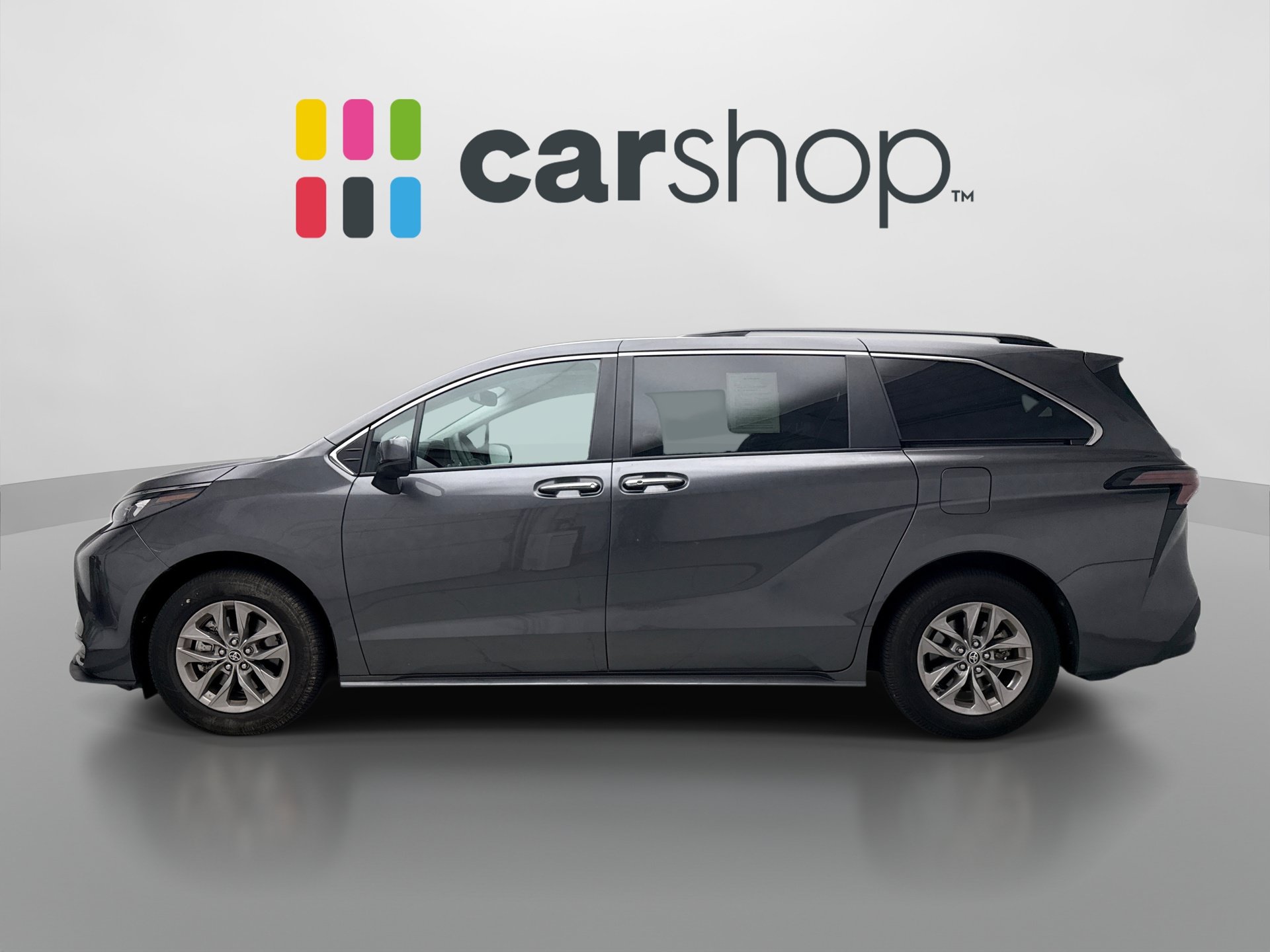 Used 2025 Toyota Sienna XLE AWD/4WD image 2