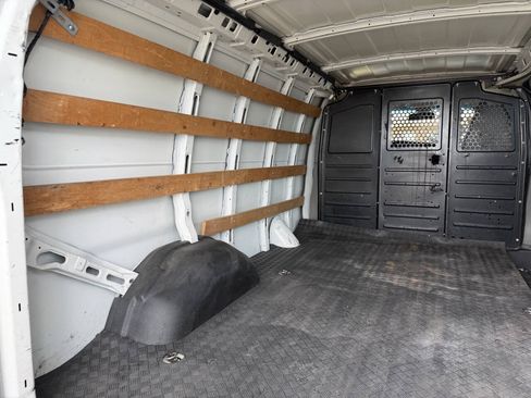 Used 2019 GMC Savana 2500 w/ Driver Convenience Package RWD image 9