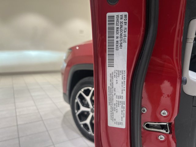 Used 2025 Jeep Compass Limited AWD/4WD image 30