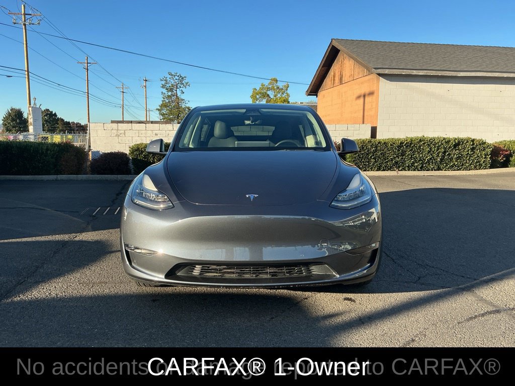 Used 2022 Tesla Model Y Long Range AWD/4WD image 2