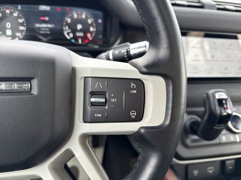 Used 2022 Land Rover Defender 110 SE image 21