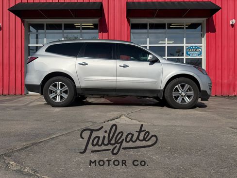 Used 2017 Chevrolet Traverse LT FWD image 1