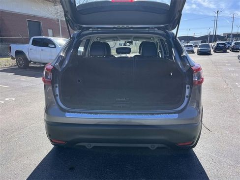 Used 2022 Nissan Rogue Sport SV w/ Technology Package image 12
