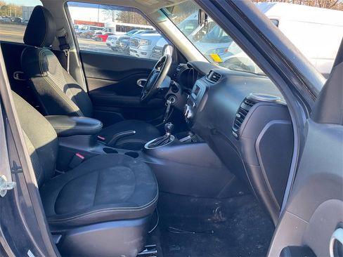 Used 2015 Kia Soul + image 12