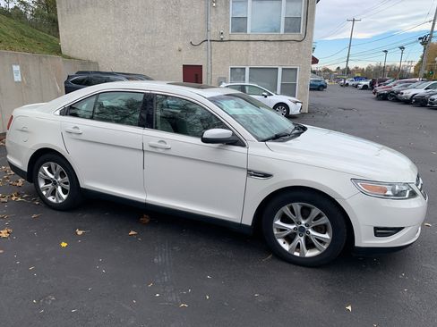 Used 2010 Ford Taurus SEL image 6