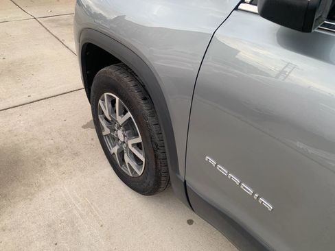 Used 2023 GMC Acadia SLE w/ Driver Convenience Package image 10