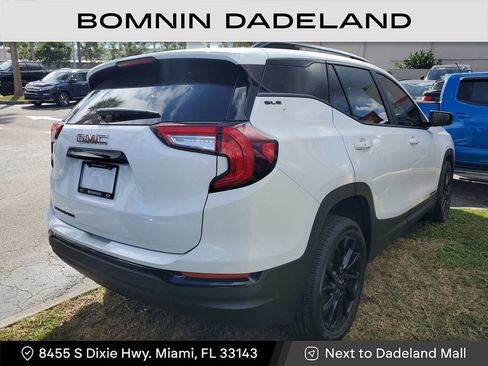 Used 2023 GMC Terrain SLE w/ Driver Convenience Package image 4