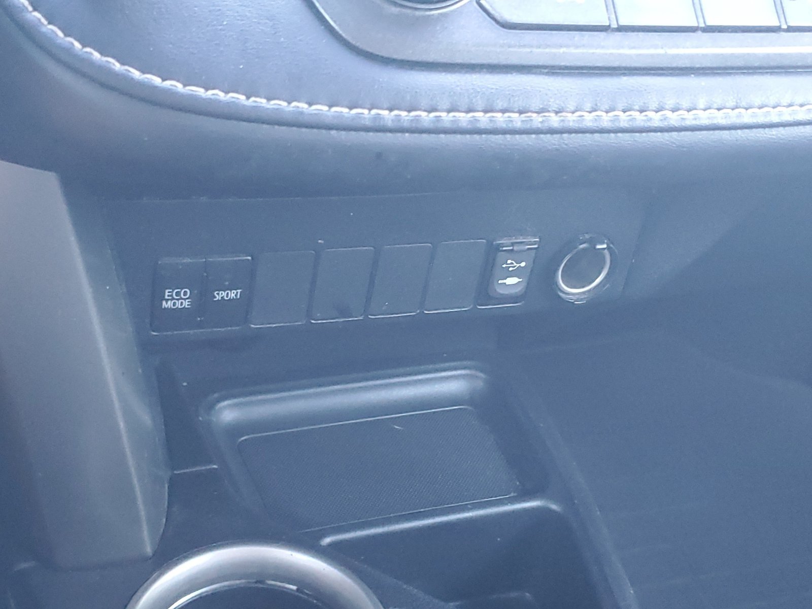 Used 2013 Toyota RAV4 XLE AWD/4WD image 31