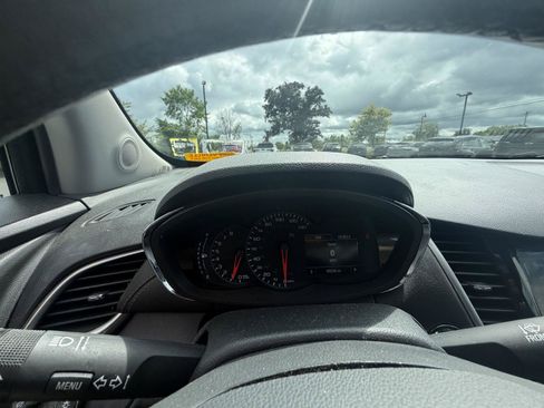 Used 2019 Chevrolet Trax LT w/ LT Convenience Package AWD/4WD image 16