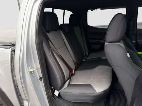 Used 2020 Toyota Tacoma TRD Off-Road AWD/4WD image 19