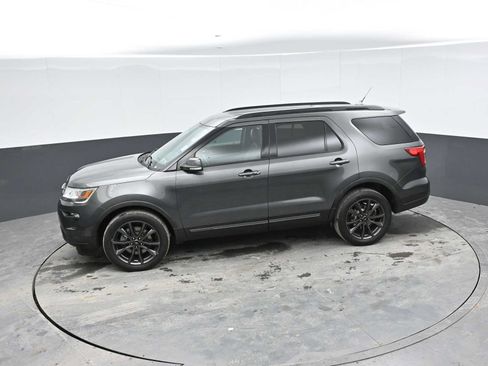 Used 2019 Ford Explorer XLT w/ Equipment Group 202A AWD/4WD image 35