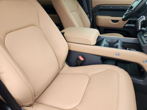 New 2026 Land Rover Defender 110 X-Dynamic SE image 13