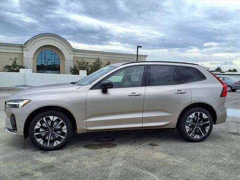 New 2026 Volvo XC60 B5 Plus w/ Protection Package Premier image 4