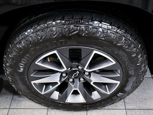 Used 2023 Chevrolet Tahoe Z71 w/ Z71 Off-Road Package image 8