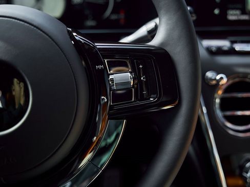 Used 2026 Rolls-Royce Cullinan image 64