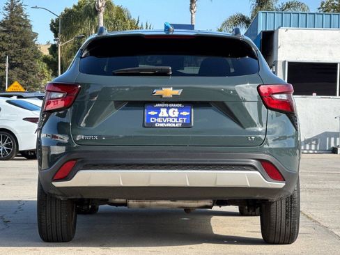 Used 2025 Chevrolet Trax LT FWD image 7