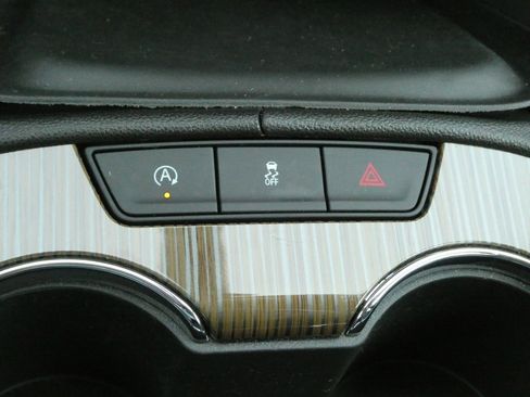 Certified 2023 GMC Acadia SLE w/ Driver Convenience Package image 16