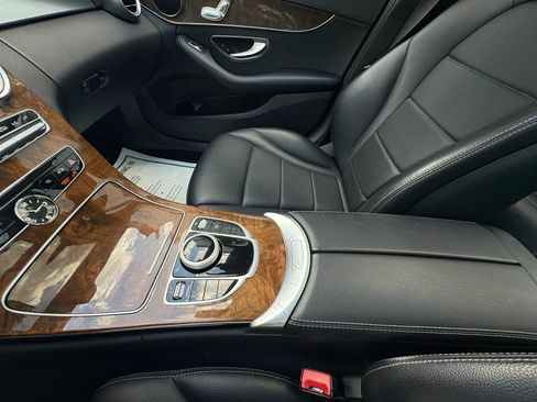 Used 2017 Mercedes-Benz C 300 4MATIC Sedan image 38
