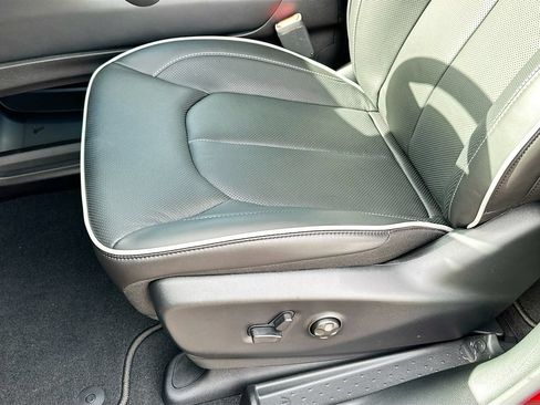 New 2027 Chrysler Pacifica Limited w/ S Appearance Package FWD image 26