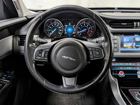 Used 2017 Jaguar XF Premium AWD/4WD image 31