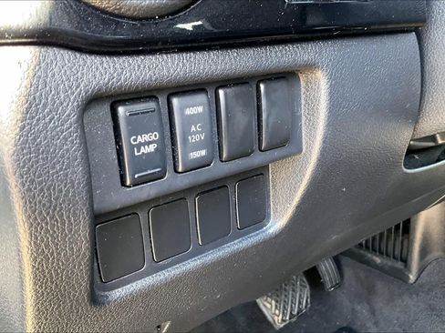 Used 2021 Nissan Titan SV w/ SV Convenience Package AWD/4WD image 32