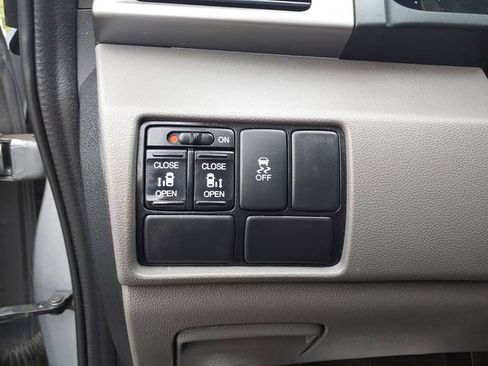 Used 2016 Honda Odyssey SE image 28