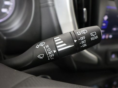 Used 2024 GMC Terrain SLE image 34