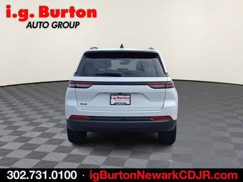 Used 2023 Jeep Grand Cherokee Altitude image 5