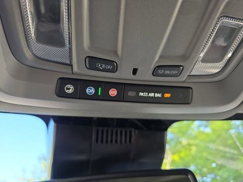 Used 2025 GMC Sierra 1500 SLT AWD/4WD image 34