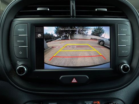Used 2025 Kia Soul LX w/ LX Technology Package FWD image 29