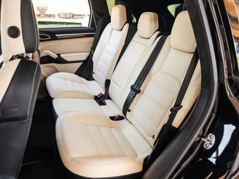 Used 2016 Porsche Cayenne Turbo AWD/4WD image 70