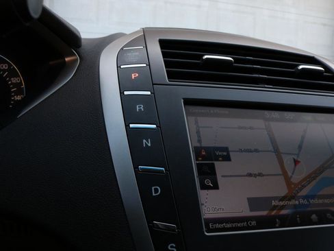 Used 2014 Lincoln MKZ image 31