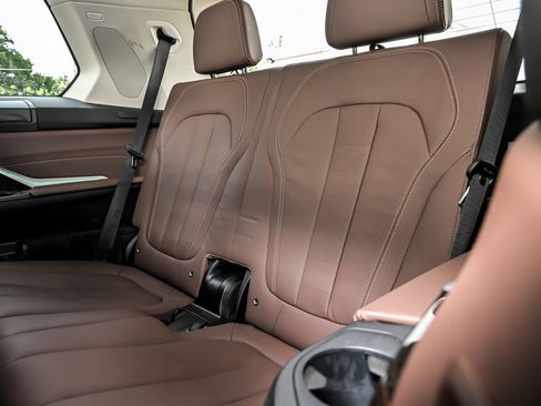 Used 2021 BMW X7 xDrive40i w/ Premium Package AWD/4WD image 26