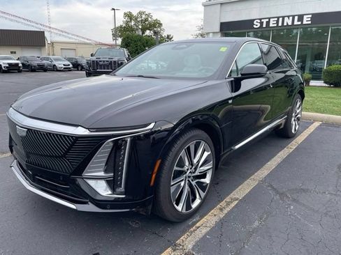 Used 2026 Cadillac Lyriq Signature Luxury RWD image 3